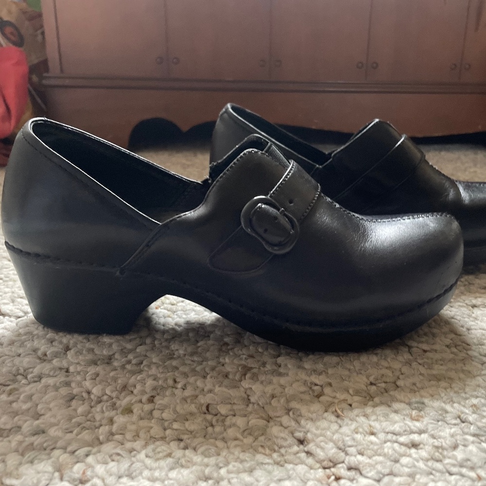 Dansko Womens Black Leather Shoe with buckle